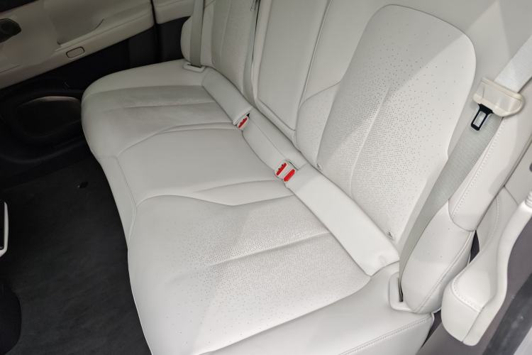 Used Nio ET7 2022 75 kWh Left Rear Seat