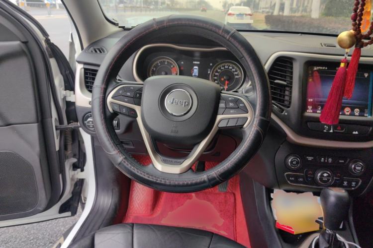 Used Jeep Cherokee 2017 2.0L Superior Edition
