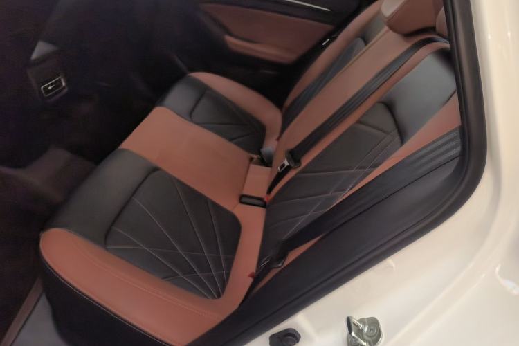 Used CHANGAN Eado 2024 PLUS Blue Whale NE 1.4T GDI DCT High-Energy Edition Left Rear Seat