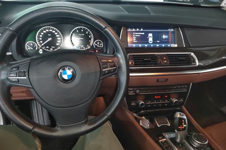 Used BMW 5 Series GT 2015 528i Leading Model Interior 2