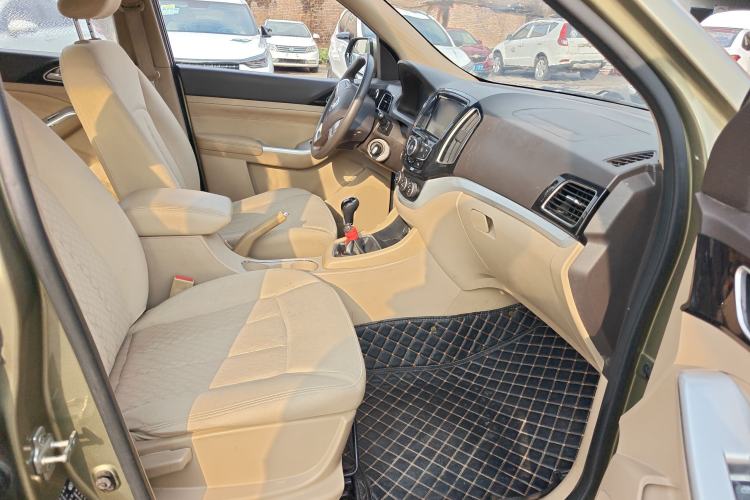 Used Baojun 730 2014 1.5L manual standard trim 7 seats