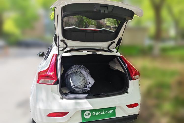 Used Volvo V40 2013 2.0T Zhiya Edition
