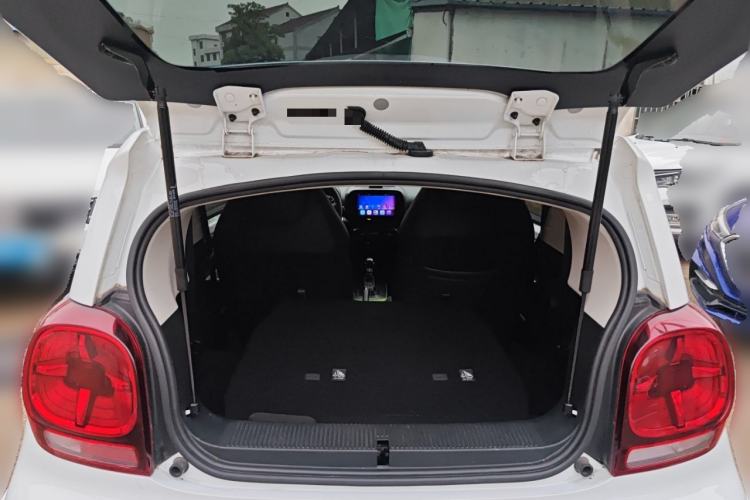 Used Roewe Clever 2021 302 km New Four-Seater Super-Efficient Version Trunk