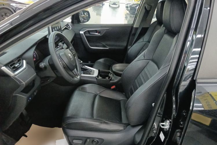 Used Toyota Wildlander 2021 2.0L CVT Two-Wheel Drive Luxury Edition Left Front Seat