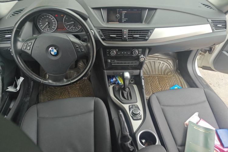 Used BMW X1 2010 sDrive18i Luxury Model Center Console