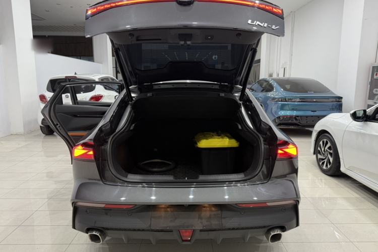 Used Changan UNI-V 2024 1.5T High-Energy Version
