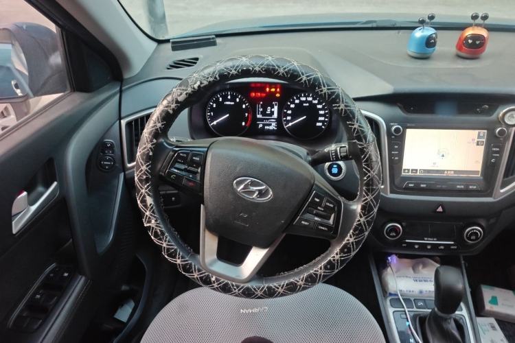 Used Hyundai ix25 2015 1.6L Automatic Two-Wheel-Drive Deluxe DLX Model
