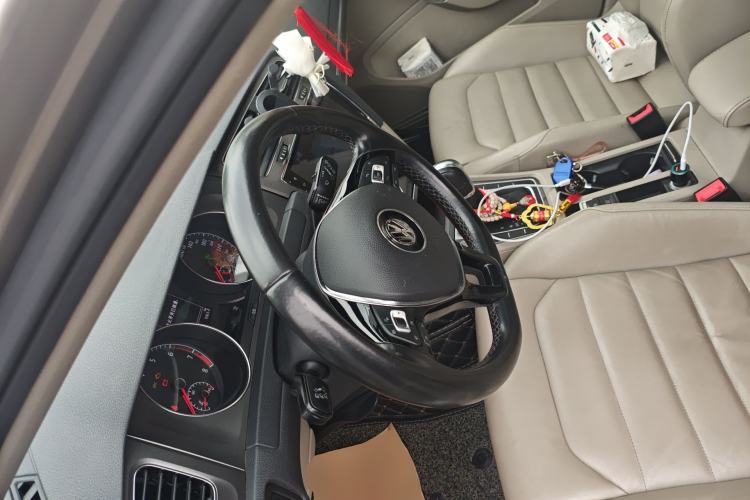 Used Volkswagen Golf 2016 230TSI Automatic Luxury Version Steering Wheel