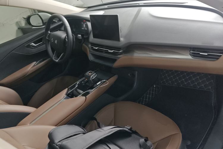 Used Hongqi E-QM5 2022 431 km Charge & Enjoy Edition Center Console