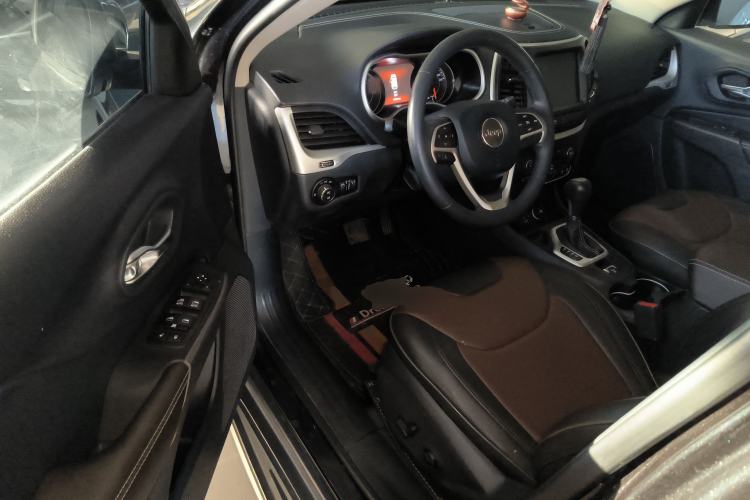 Used Jeep Cherokee 2017 2.0L Superior Edition