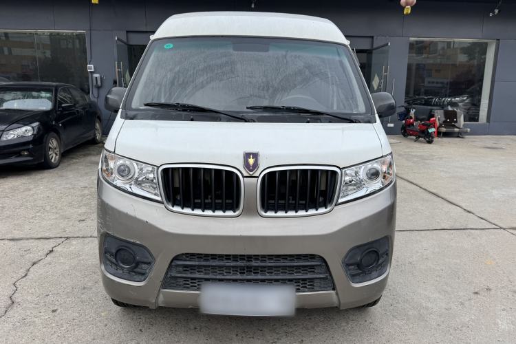 Used Jinbei New Hiace X30L 2022 1.5L Super Enjoyment Edition Air-Conditioning-Free Van China VI Standard SWC15M