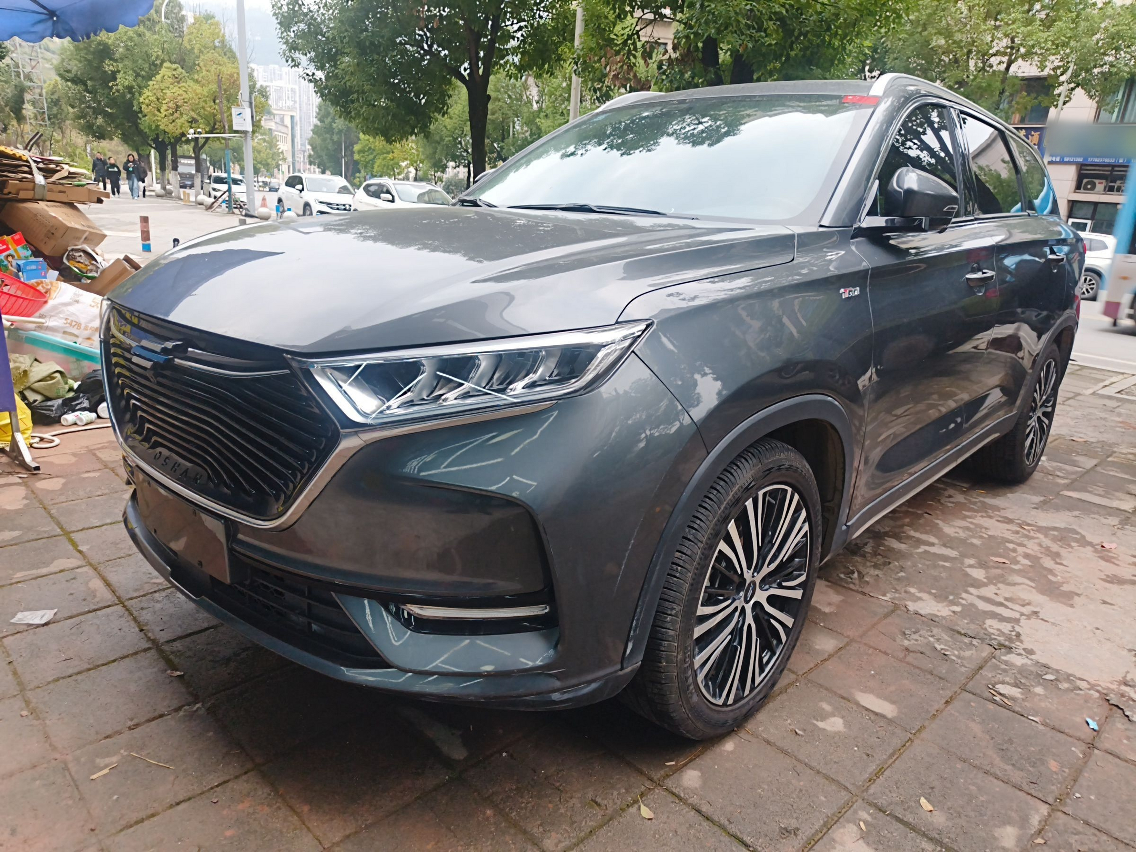 Под передней частью автомобиля
