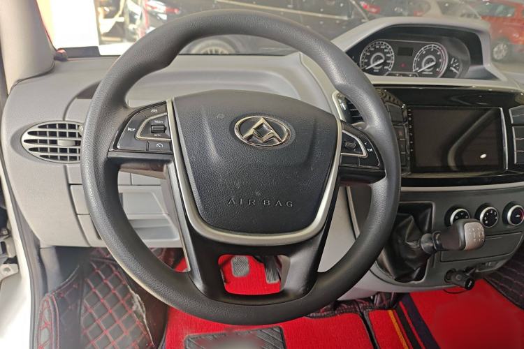 Used SAIC MAXUS Xintu V80 2018 2.5T 6-Speed Manual Aoyuntong Short Wheelbase Mid-Height 5-6 Seater
