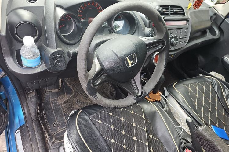 Used Honda Fit 2011 1.5L automatic panoramic sunroof version
