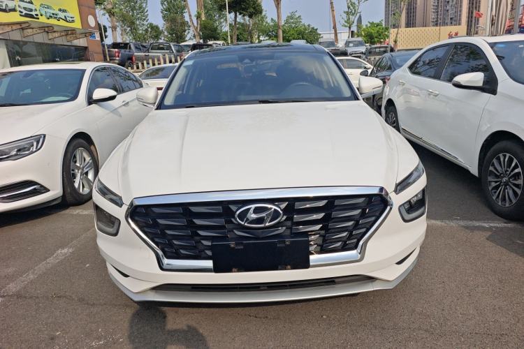 Used Hyundai Mistra 2021 1.8L CVT LUX Premium Edition Front