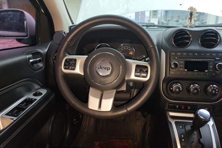 Used Jeep Compass 2014 Revised Version 2.4L Four-Wheel Drive Comfort Edition Steering Wheel