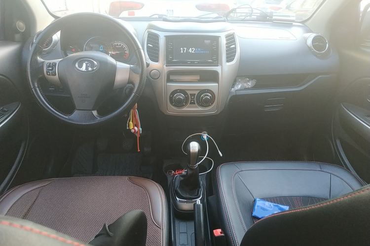 Used Great Wall M4 2012 1.5L Manual Luxury Version Center Console