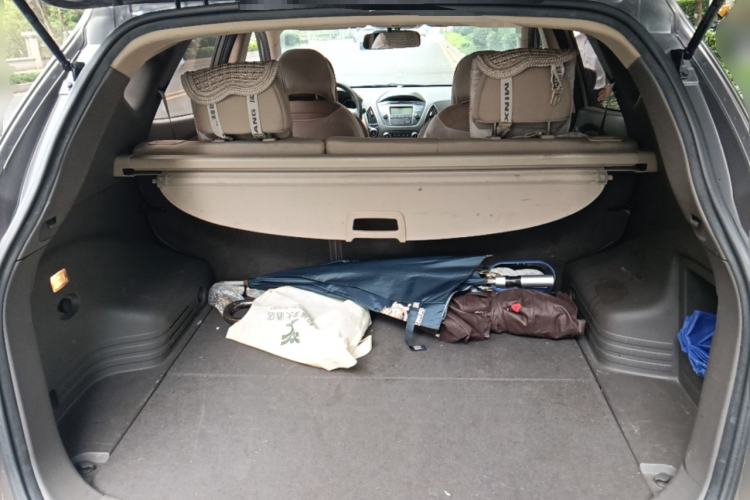 Used Hyundai ix35 2010 2.0L Automatic Two-Wheel Drive New Edition GL Trunk