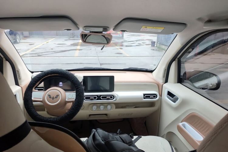 Used Wuling Hongguang MINIEV 2024 3rd Generation 215km Advanced Version
