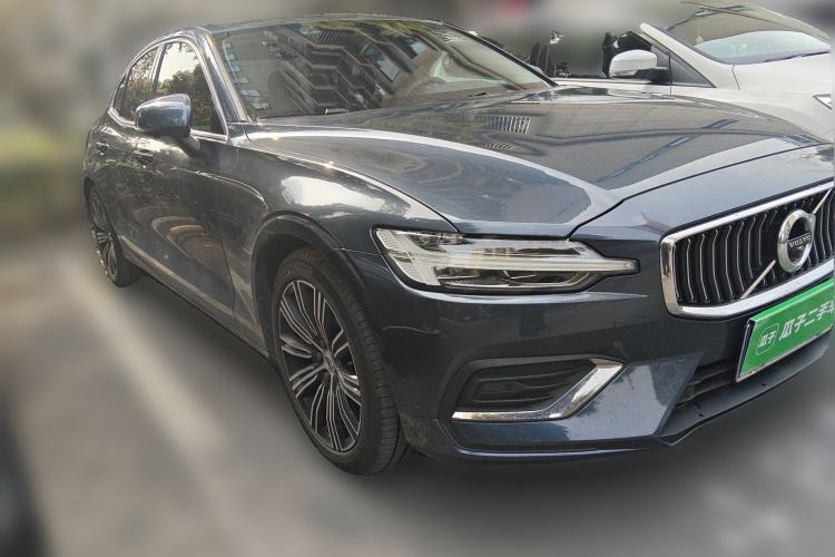 Used Volvo S60 2022 B4 Zhiyuan Luxury Edition