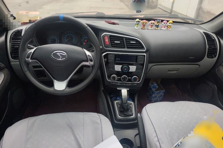 Used Soueast V3 Lingyue 2015 1.5L Manual Style Edition Center Console