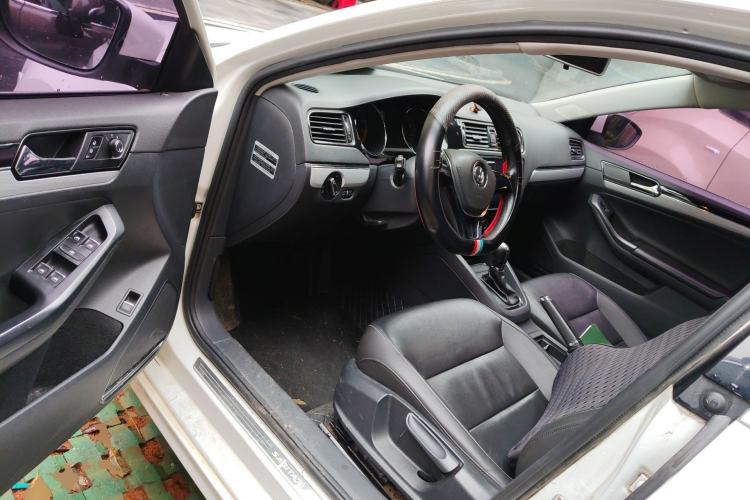 Used Volkswagen Sagitar 2015 230TSI Automatic Comfort Version Driver Seat