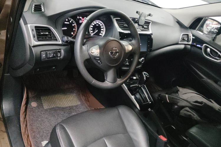 Used Nissan Sylphy 2019 1.6XV CVT Smart Connect Luxury Edition China VI Standard Center Console