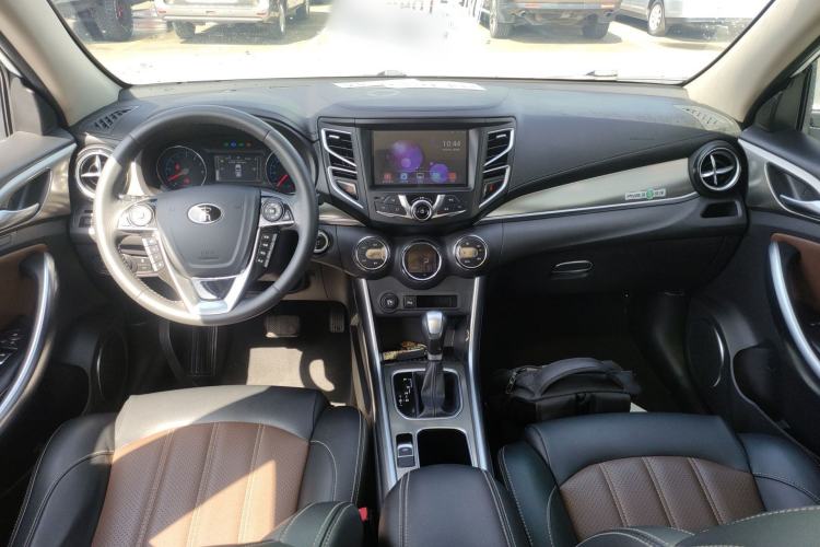 Used BYD Song 2016 Gaishi Edition 1.5TID Automatic Luxury Model Center Console