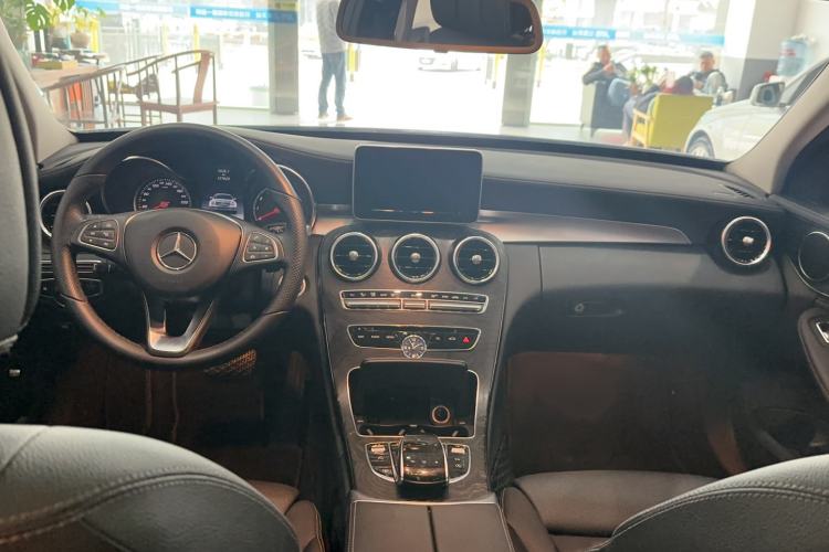 Used Mercedes-Benz C-Class 2015 C 200 L Sport Edition Center Console