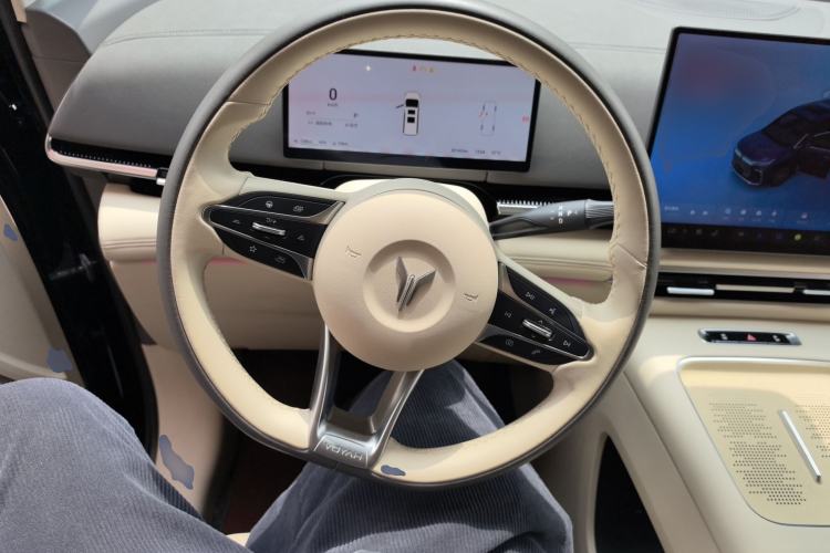 Used VOYAH Dream 2025 PHEV Four-Wheel-Drive Flagship Kunpeng Edition Steering Wheel