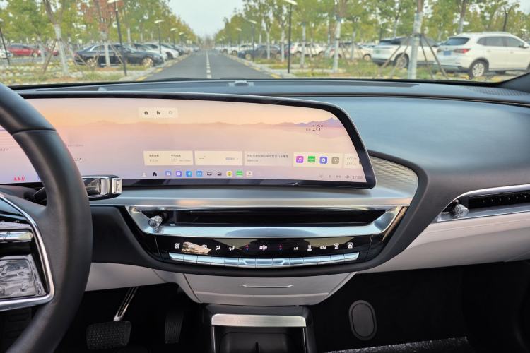 Used Cadillac LYRIQ 2024 Rear-Drive Standard Range Luxury Edition Audio And AC Panel