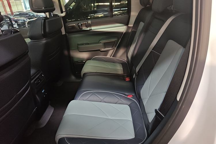 Used Formula Leopard 5 2023 Explore Edition