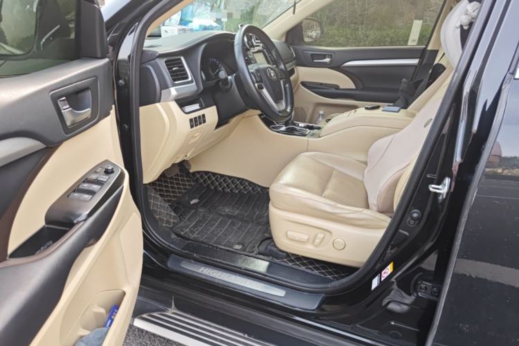 Used Toyota Highlander 2018 2.0T Four-Wheel Drive Luxury Edition 7 Seats China V Emission Standard
