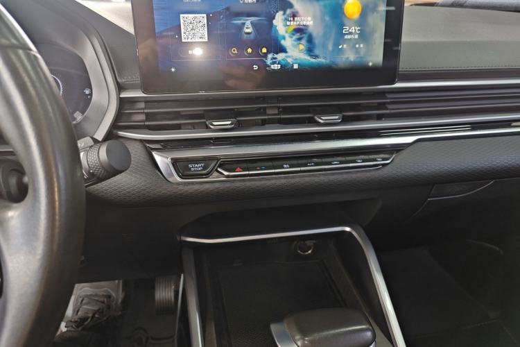 Used Geely Auto Emgrand 2022 4th Generation 1.5L CVT Luxury Model Center Console