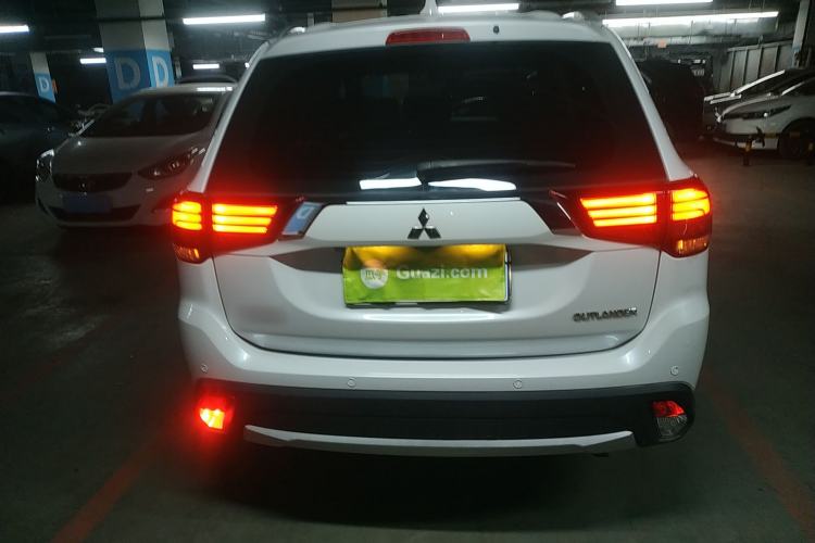 Used Mitsubishi Outlander 2018 2.0L Two-Wheel Drive Glory Edition 5 Seats
