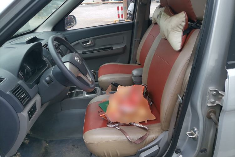 Used BAIC Weiwang M20 2014 1.5L practical type BJ415A Left Front Seat