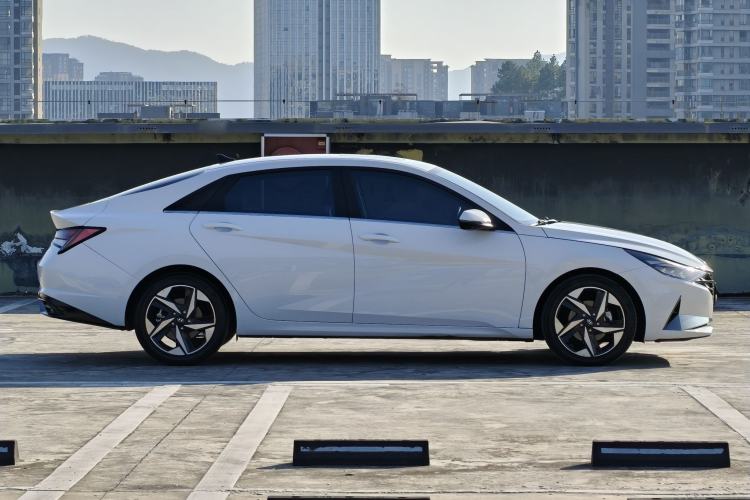 Used Hyundai Elantra 2022 1.5L CVT LUX Prestige Edition Exterior 4