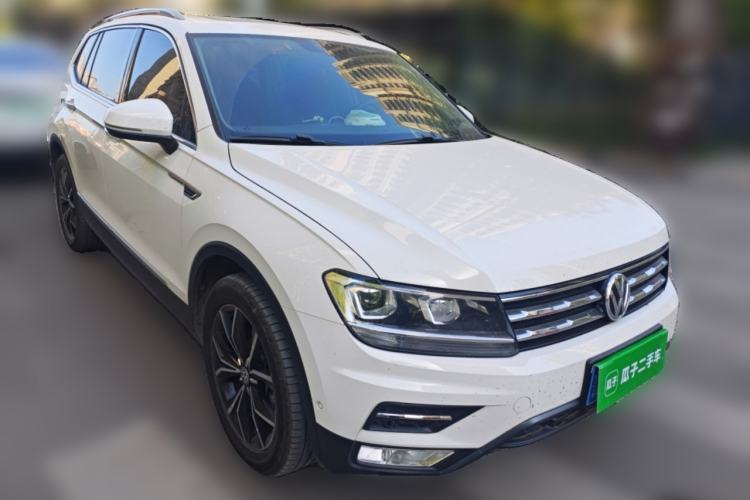 Used Volkswagen Tiguan L 2020 330TSI Automatic Two-Wheel Drive Smart Luxury Edition China VI Standard Front Right 45 Deg