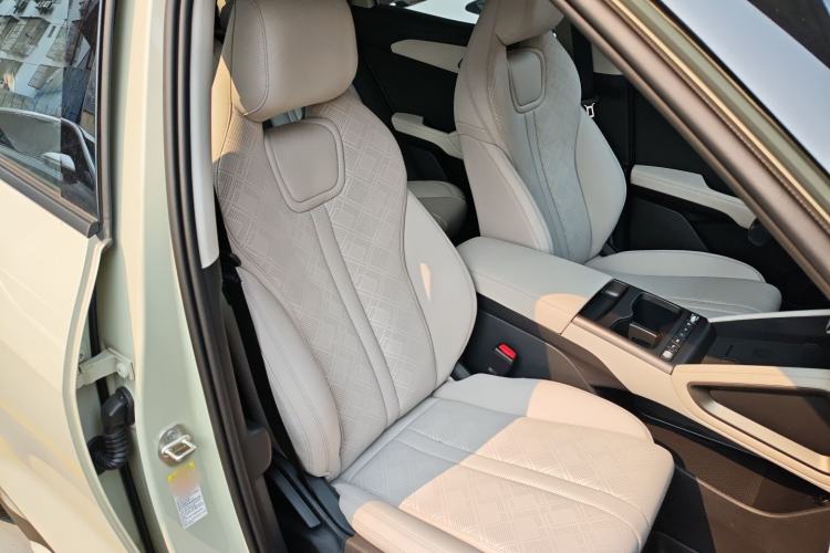 Used BYD Yuan UP 2025 Intelligent Driving Version 401 KM Dynamic Edition Right Front Seat