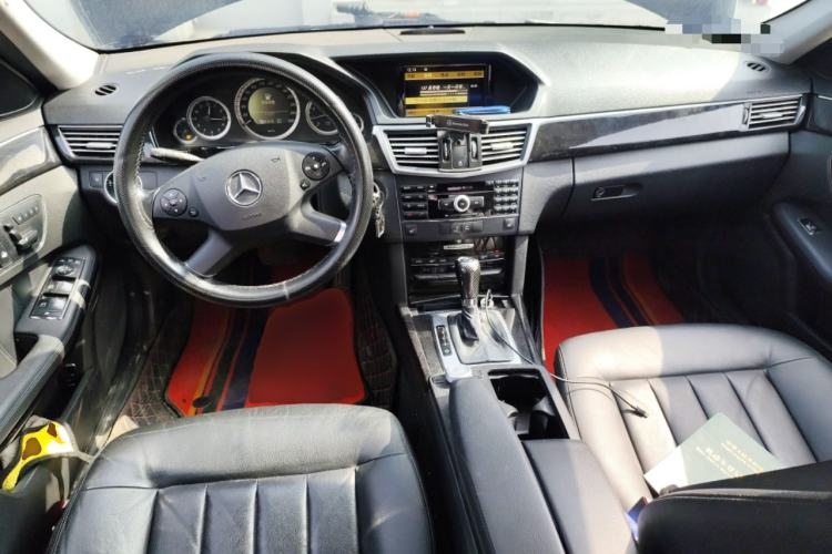 Used Mercedes-Benz E-Class 2010 E 200 CGI Elegant Model Center Console