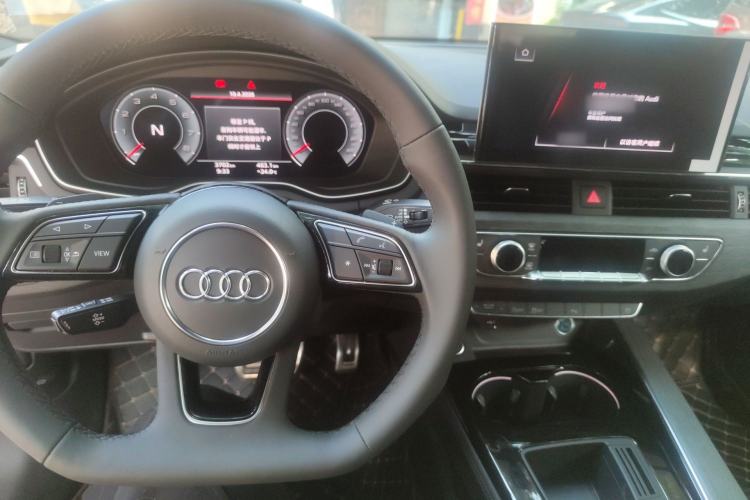 Used Audi A4L 2023 40 TFSI Luxury Dynamic Model Center Console