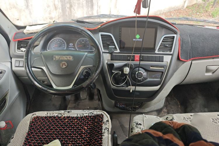 Used Iveco Power Daily 2017 2.5T Deluxe A32 Mid-Roof 5-7 Seater 47Z5 Passenger Van