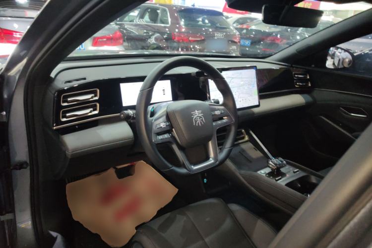 Used BYD Qin L 2025 DM-i Smart Drive 80KM Leading Model Center Console