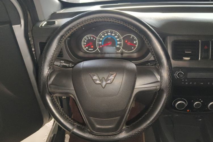 Used Wuling Rongguang V 2015 1.5L Practical Version Steering Wheel