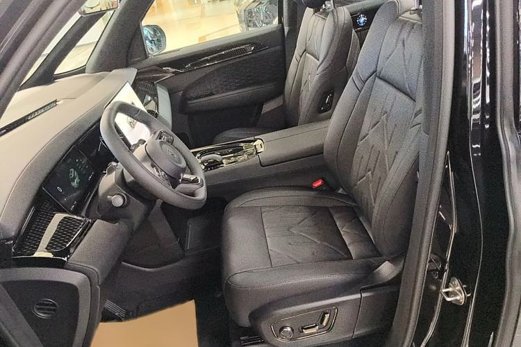 Used Zeekr 009 2024 7-Seater Aisle Version 108 kWh