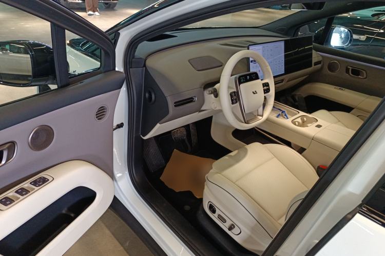 Used Li Auto i6 2025 Model Two-Wheel-Drive Standard Type