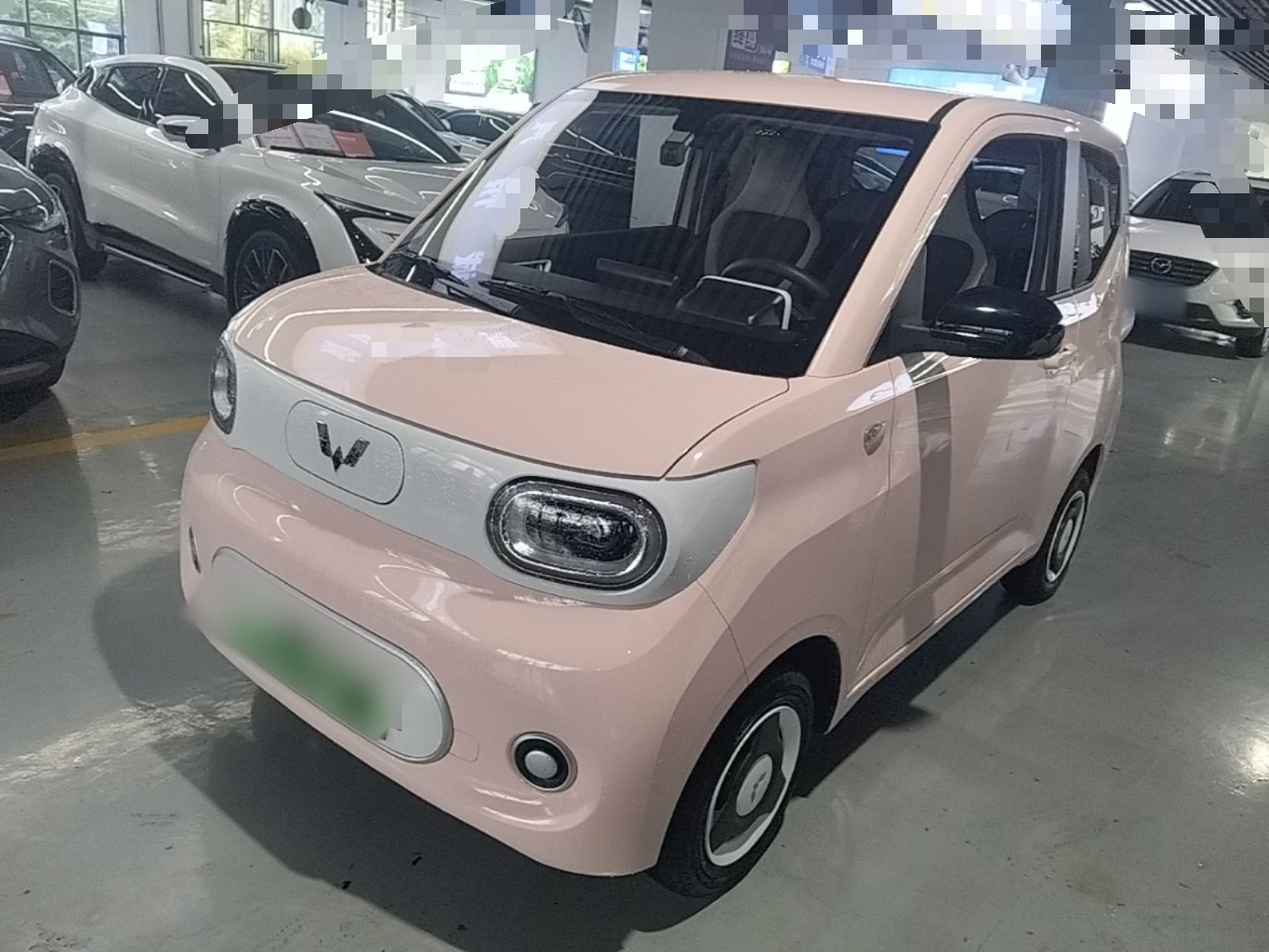 Unter der Vorderseite des Autos