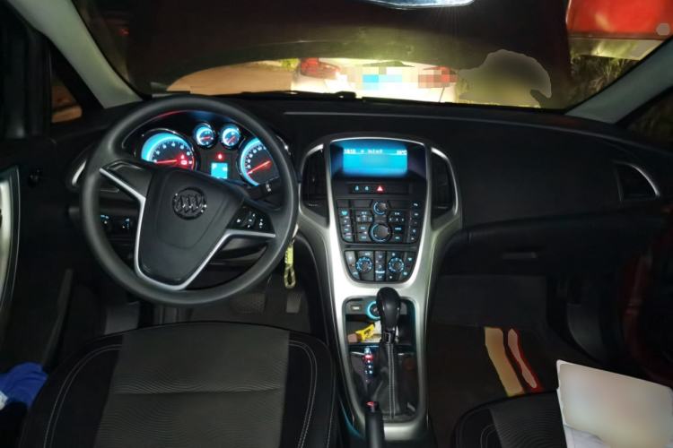 Used Buick GT 2013 XT 1.6L Automatic Fashion Edition Center Console