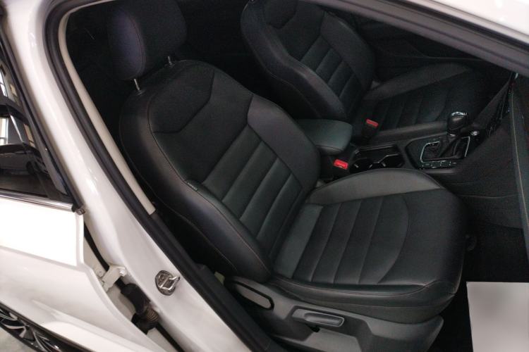 Used Volkswagen Tharu 2021 280TSI Two-Wheel-Drive Luxury Edition Right Front Seat