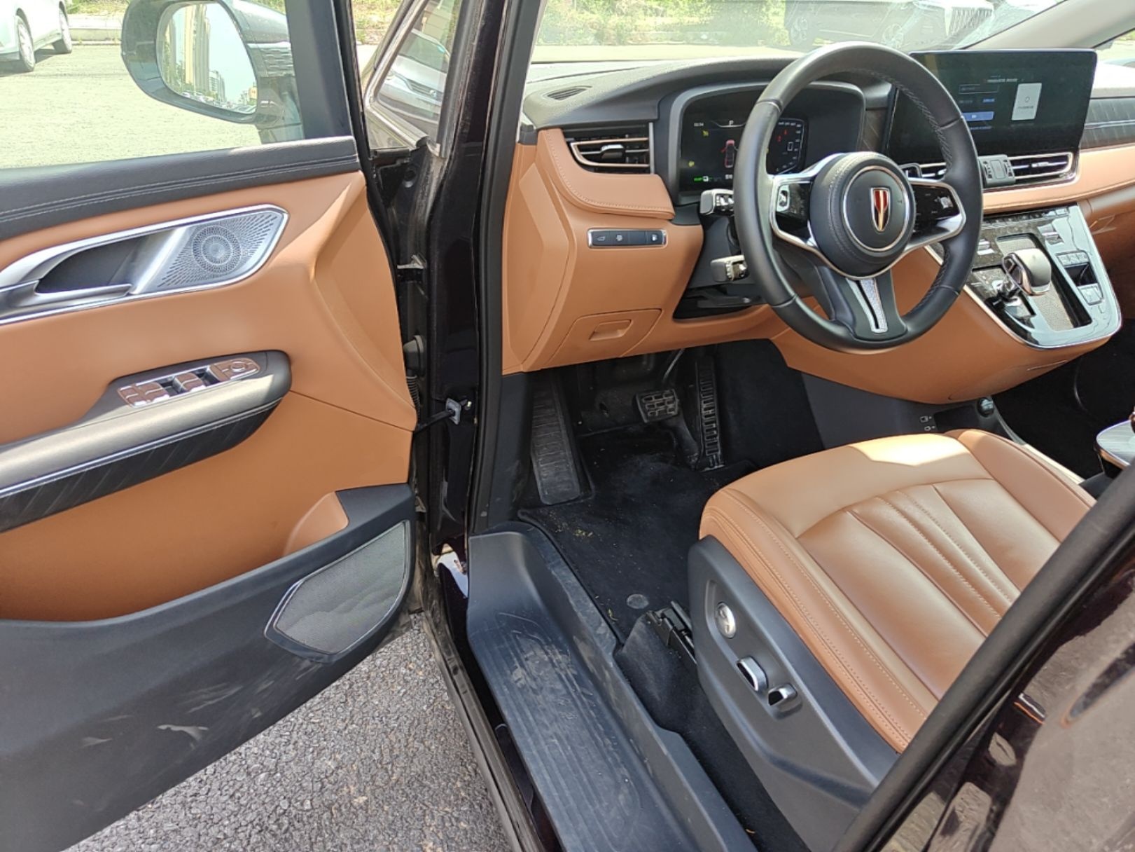 Hongqi HQ9 PHEV 2024 2.0T Four-Wheel Drive Business Edition — снимка 18